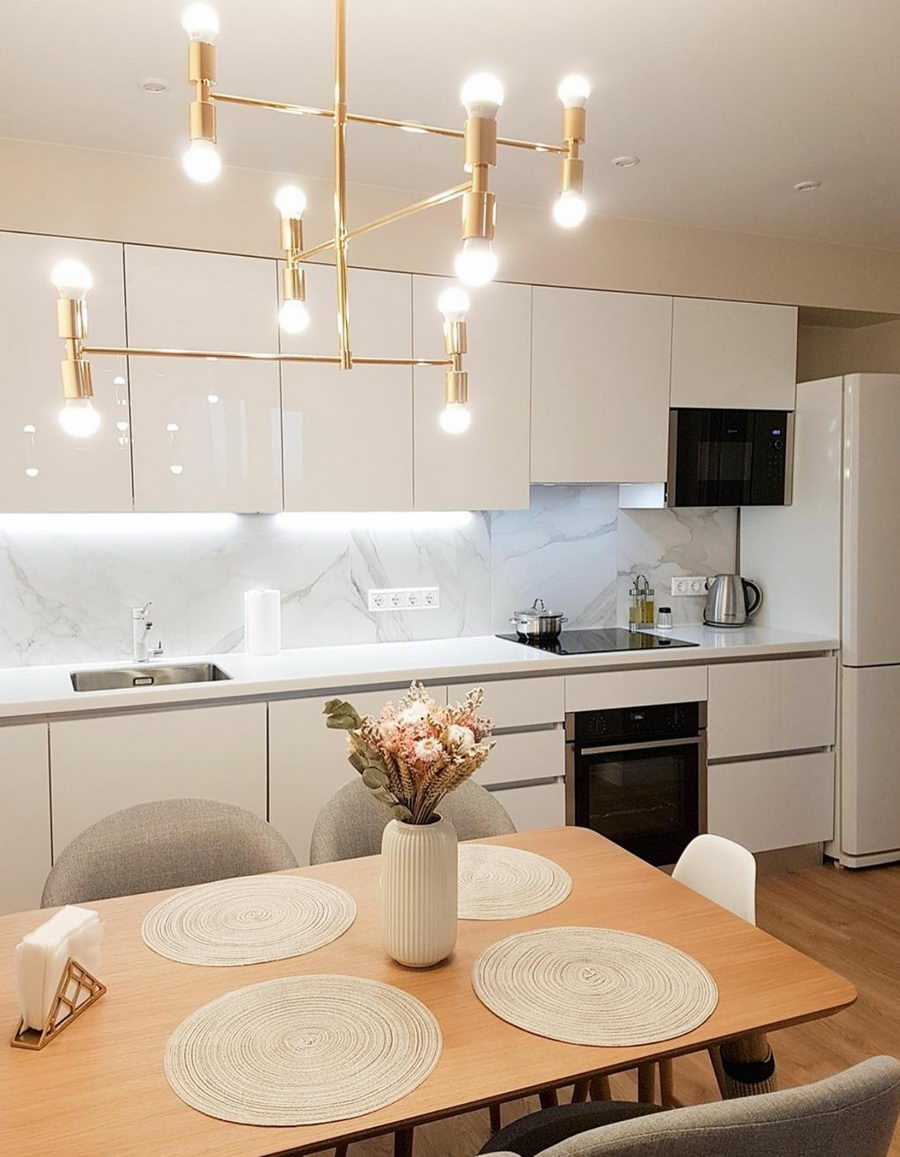 Белая кухня — обзор лучших дизайнерских решений. Правила идеального сочетания кухни белого цвета с элементами интерьера